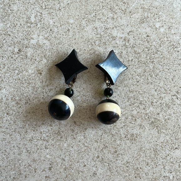 Jewelry - Black/ivory earrings vintage 80’s. Clip on backing.